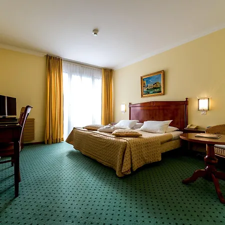 Hotel Churchill