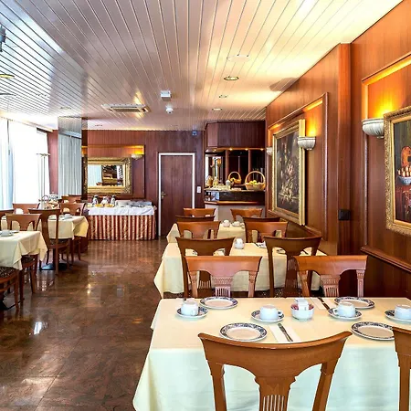 Churchill Hotel 4*