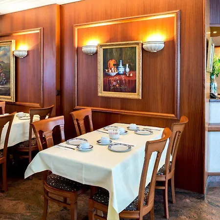 Churchill Hotel