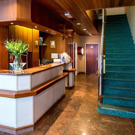 Churchill Hotel 4*